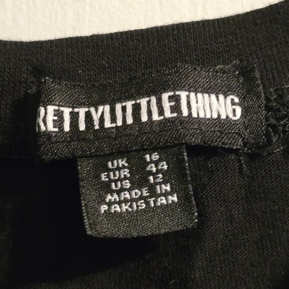 PrettyLittleThing Black Short Sleeve Crop Top - Picture 9 of 13